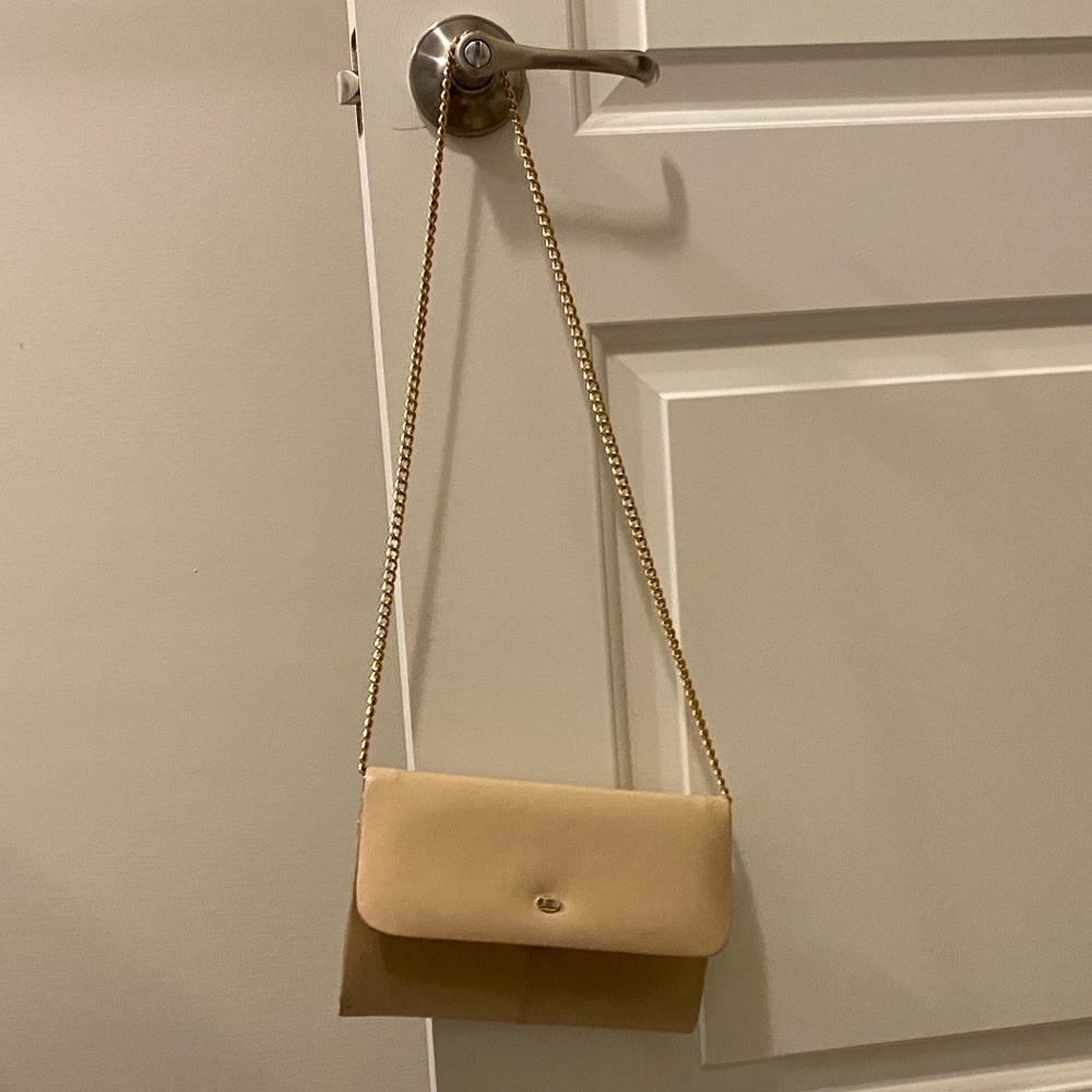 Small over the shoulder Gucci purse